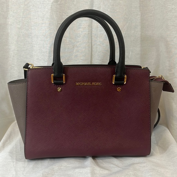 Michael Kors Handbags - Michael kors